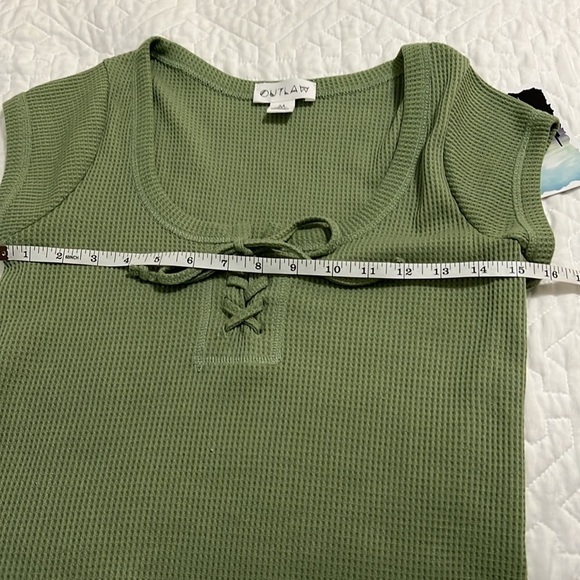 OUTLAW: Green Crop Top with lace up front Size M. NWT - Picture 8 of 9